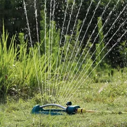 Oscillating Sprinkler with Adjustable Spray